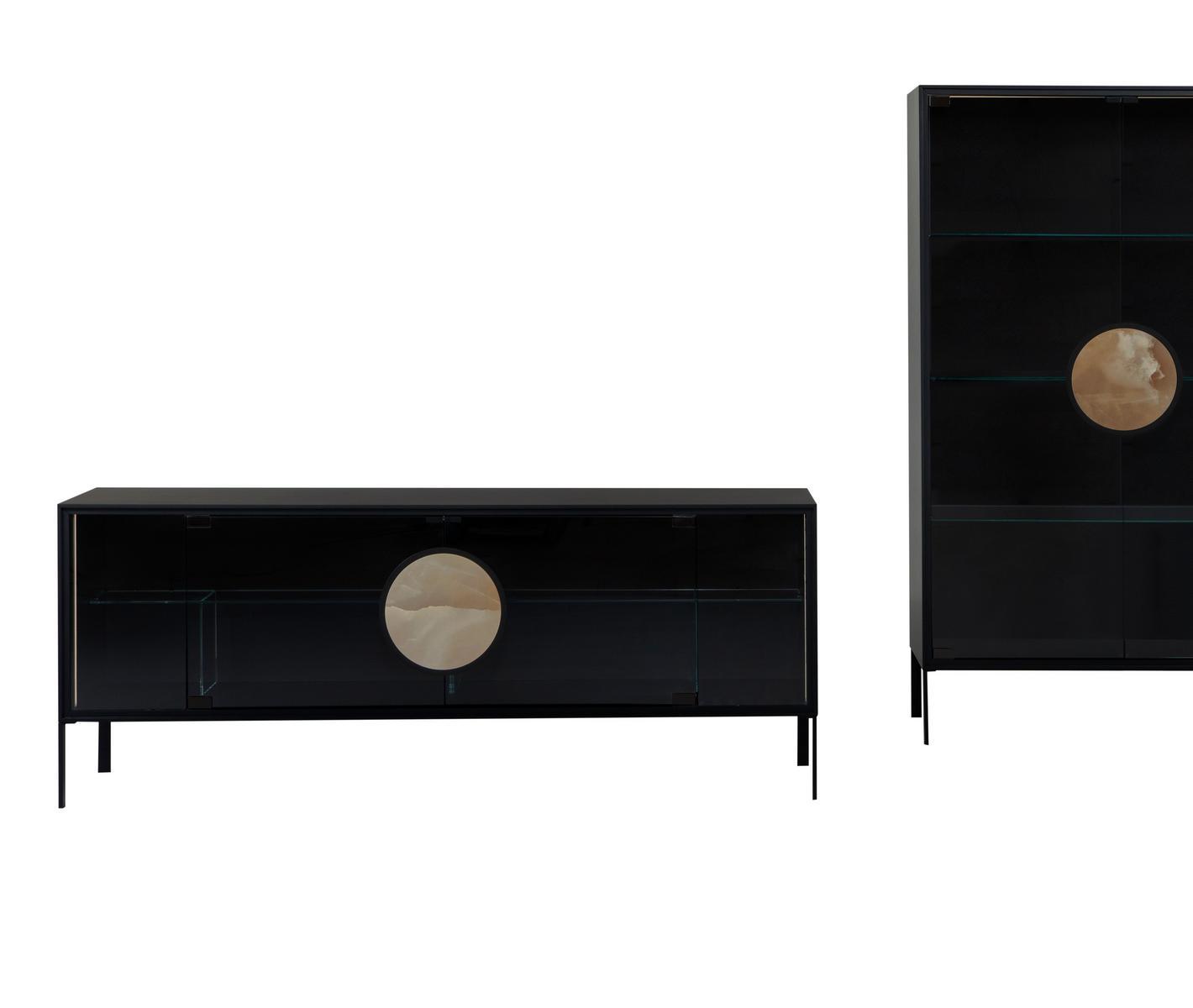 DOT Display cabinet with integrated lighting