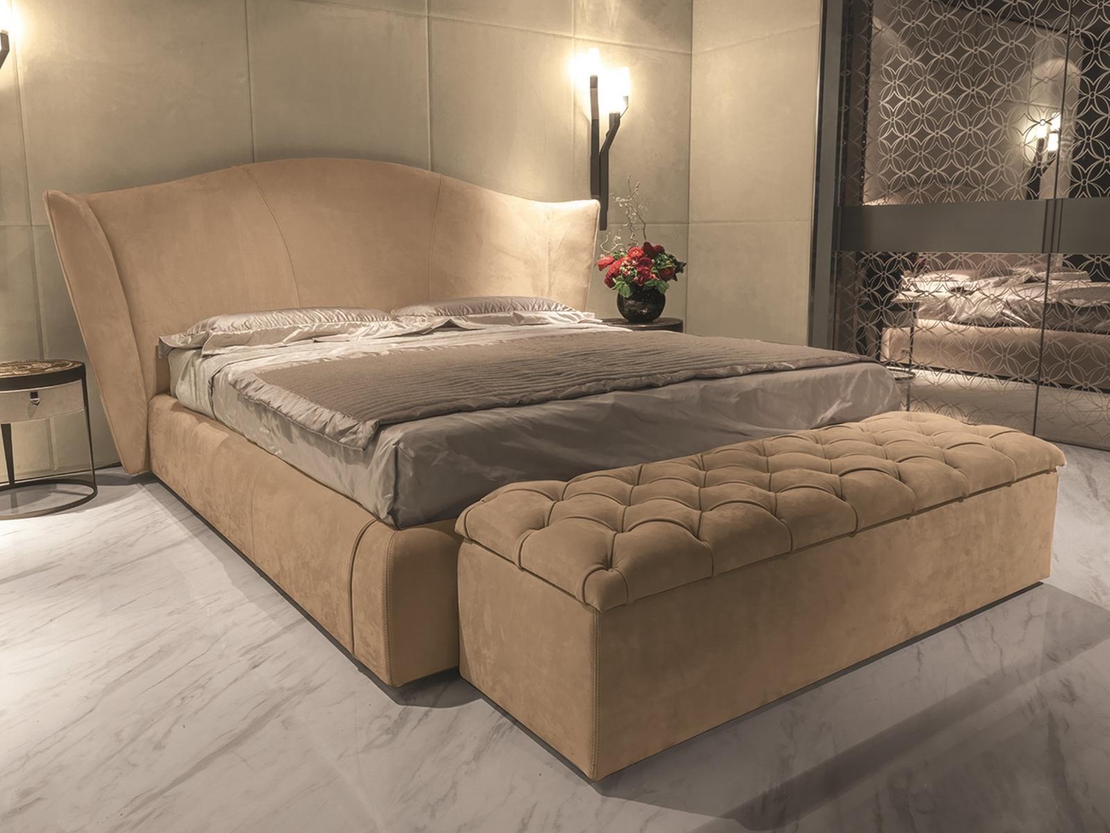 HERON Velvet bed with tufted headboard