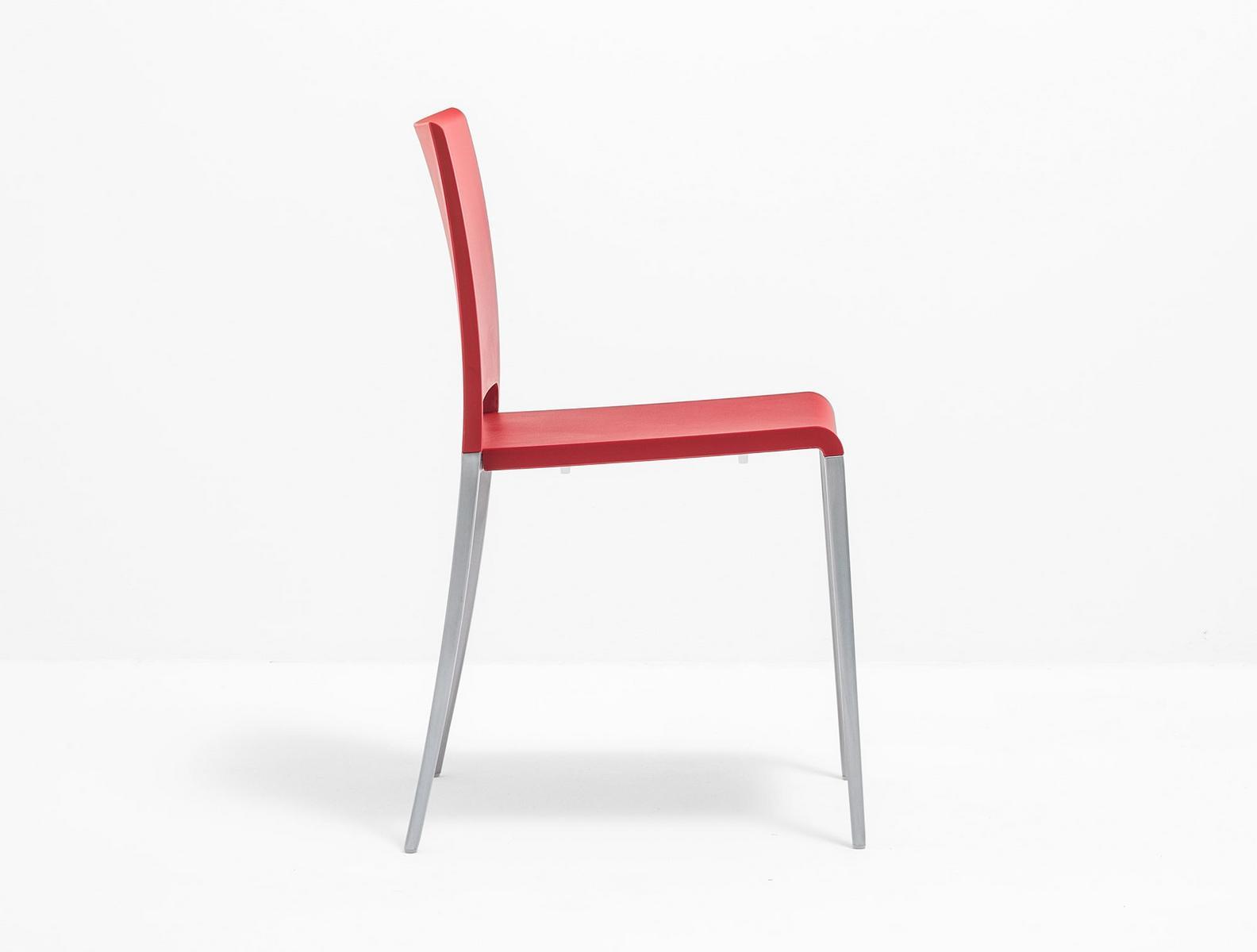 MYA 700 Stackable aluminium chair