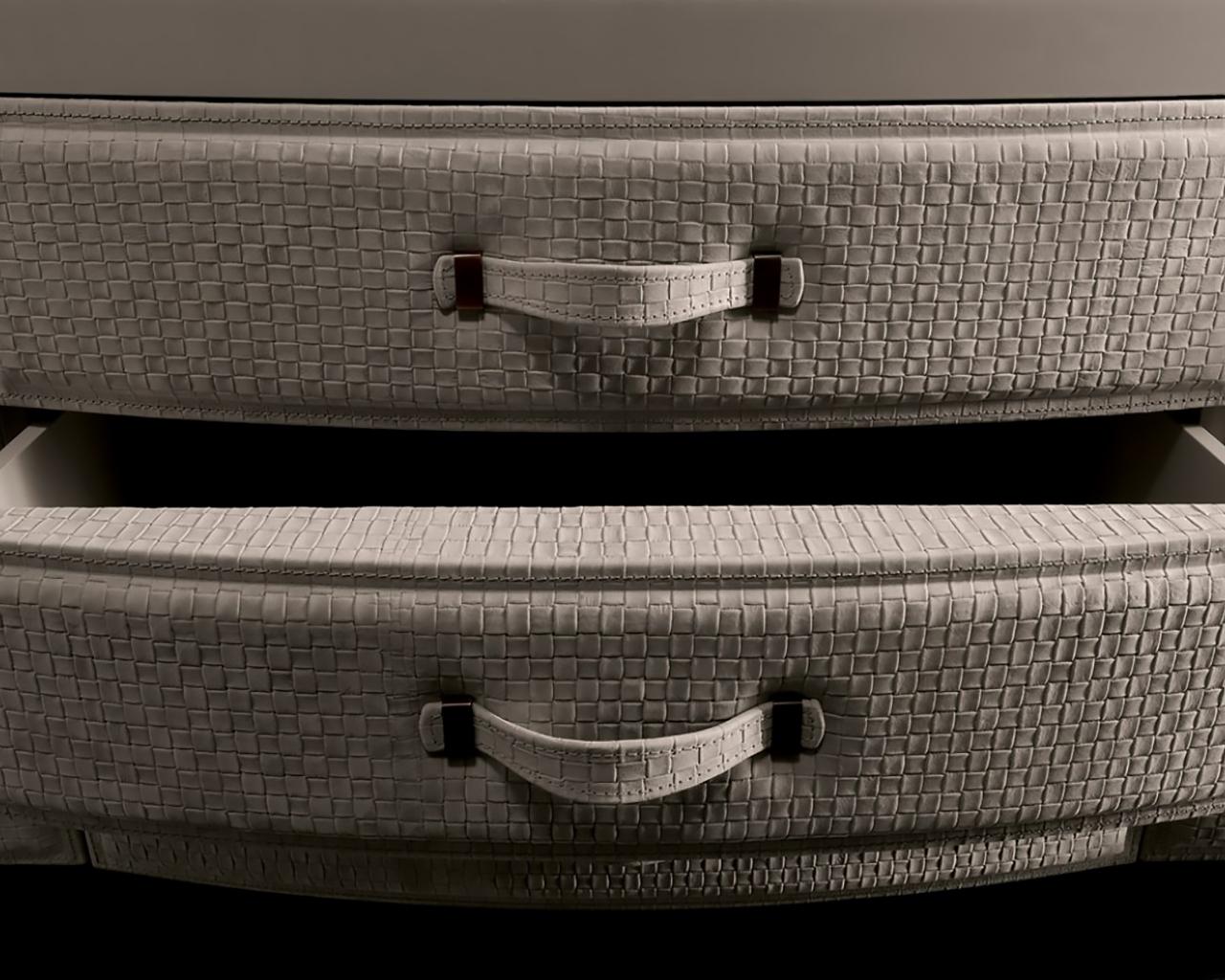 ZION Nabuk chest of drawers in a classic style