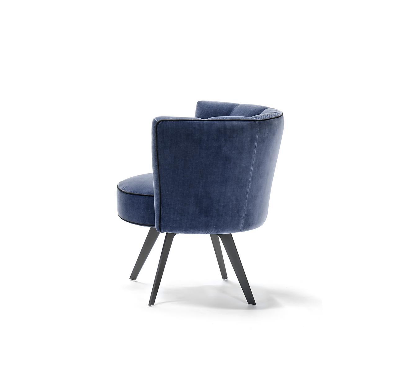 DIVA Upholstered velvet easy chair