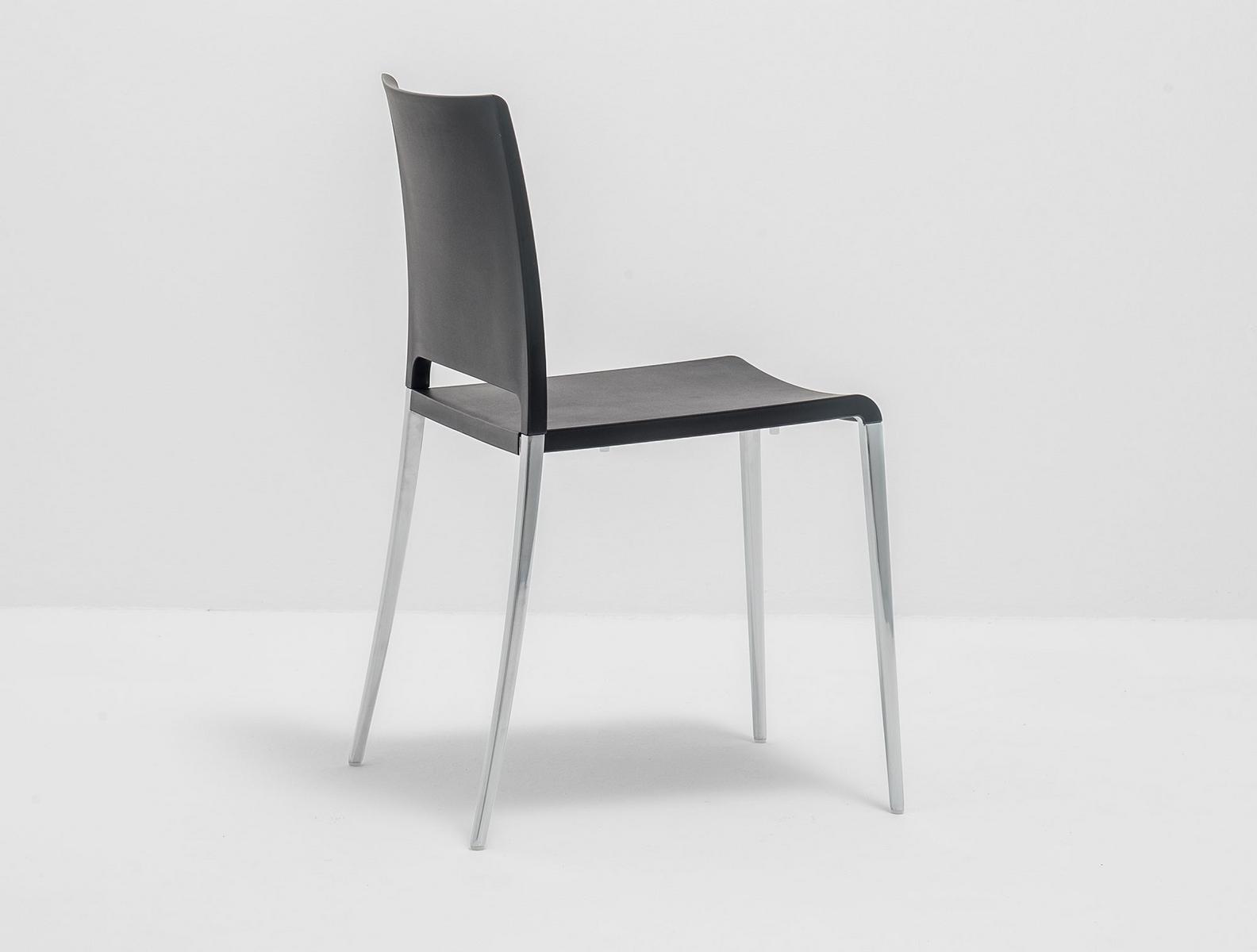 MYA 700 Stackable aluminium chair