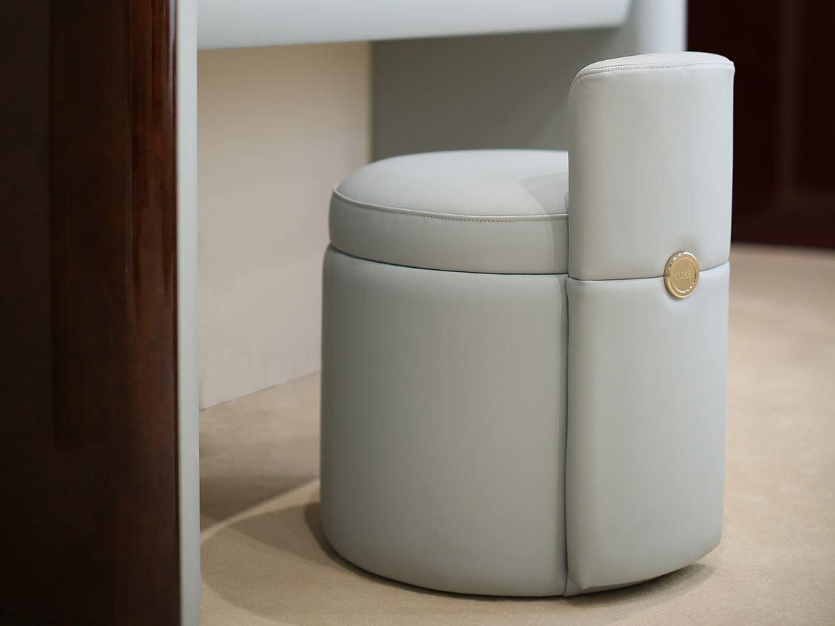 MADISON Upholstered round leather pouf
