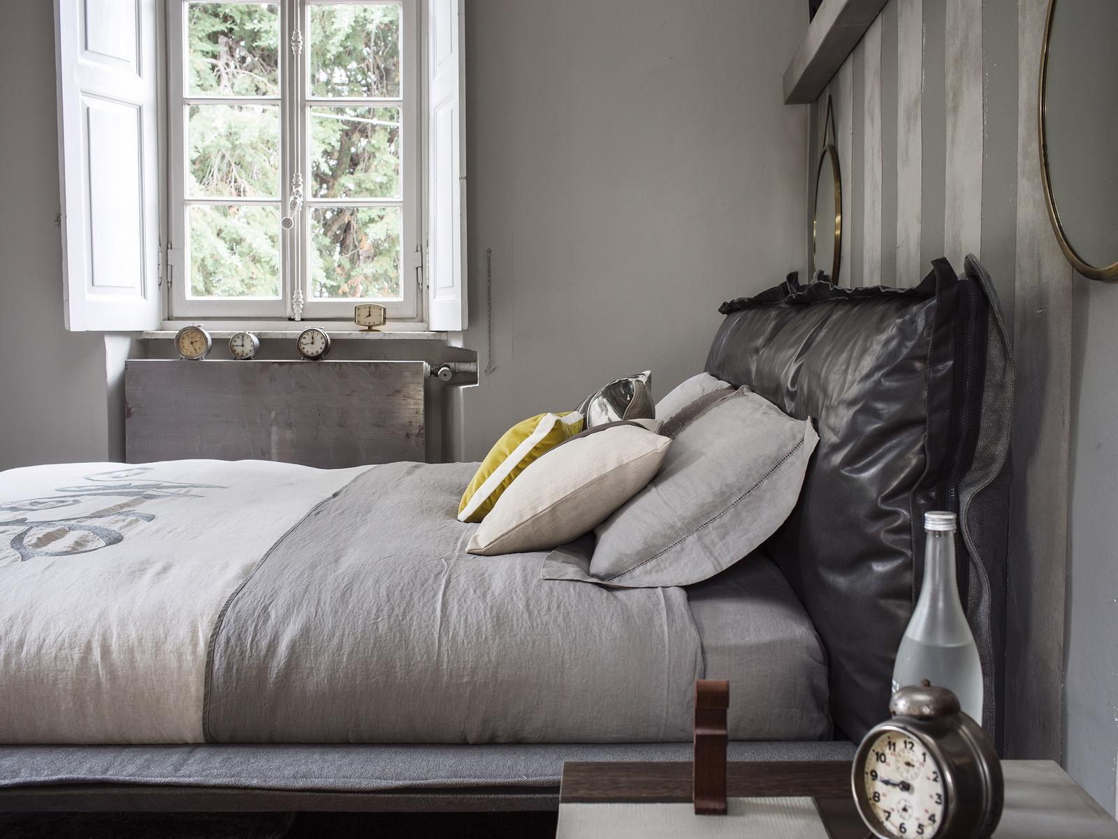 AUTO-REVERSE DREAM Double bed with upholstered headboard