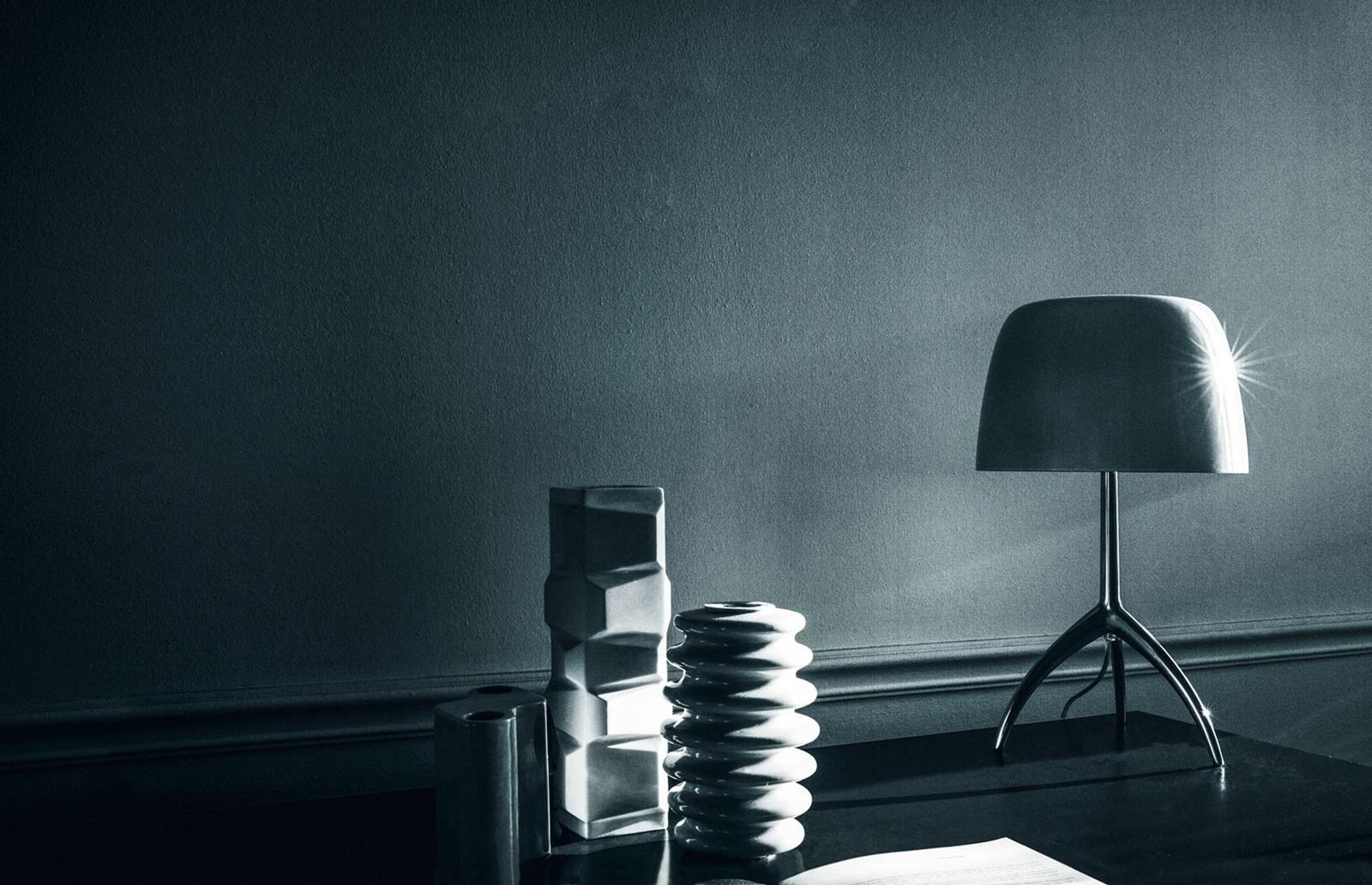 LUMIERE Plastic table lamp