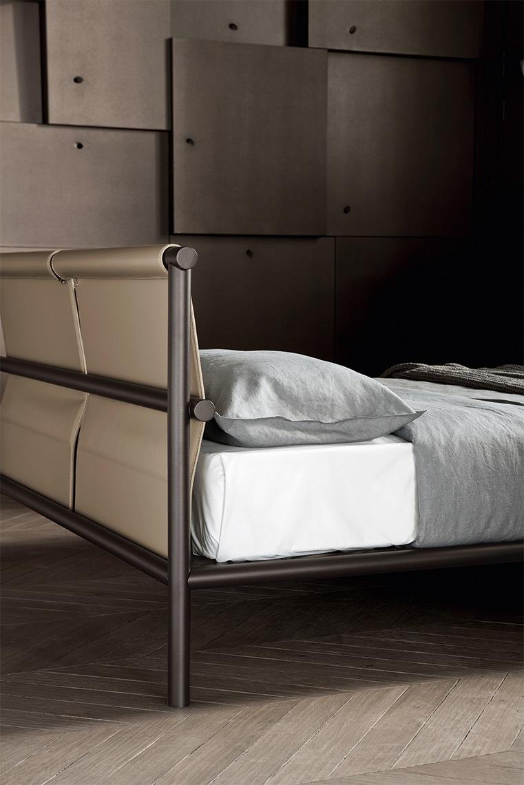 JETTY Leather bed with removable cover