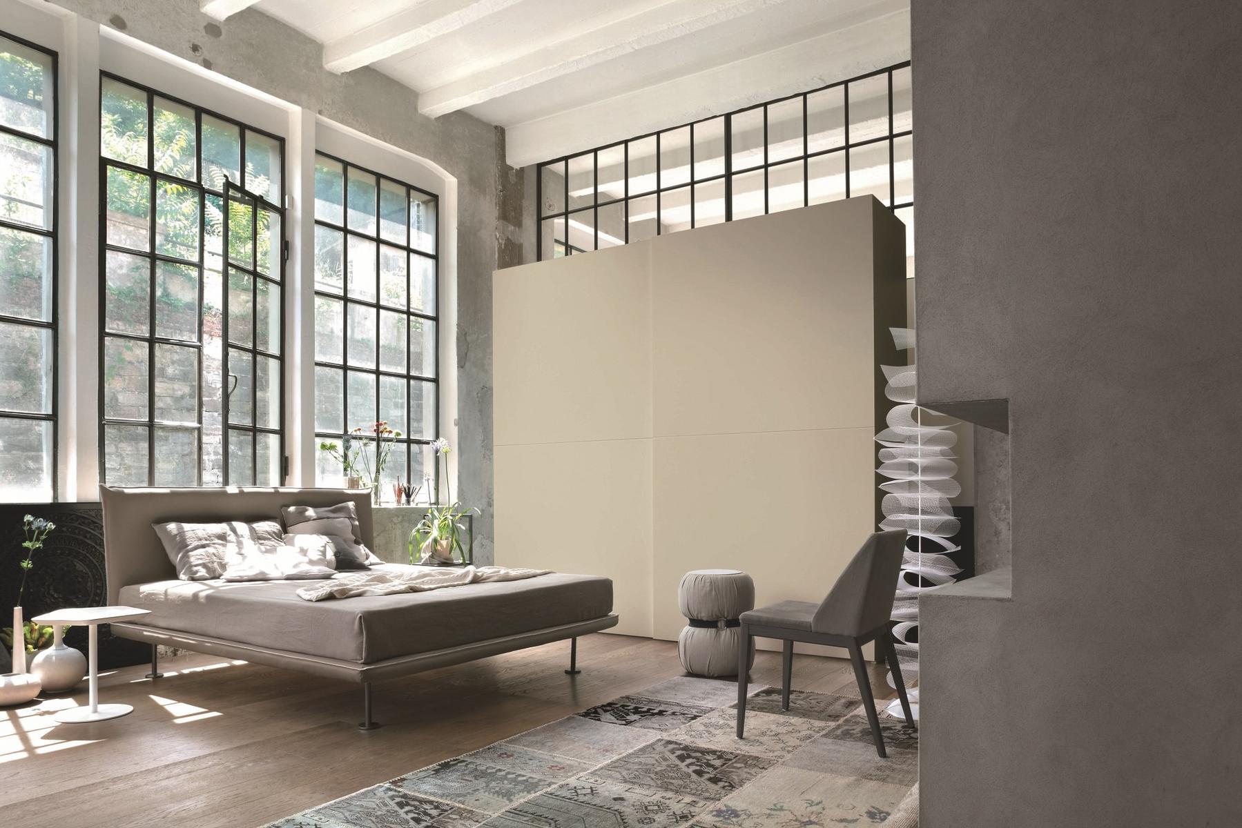 LISCIA Wardrobe with sliding doors