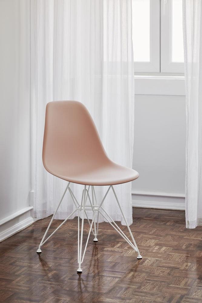 DSR Upholstered fabric chair