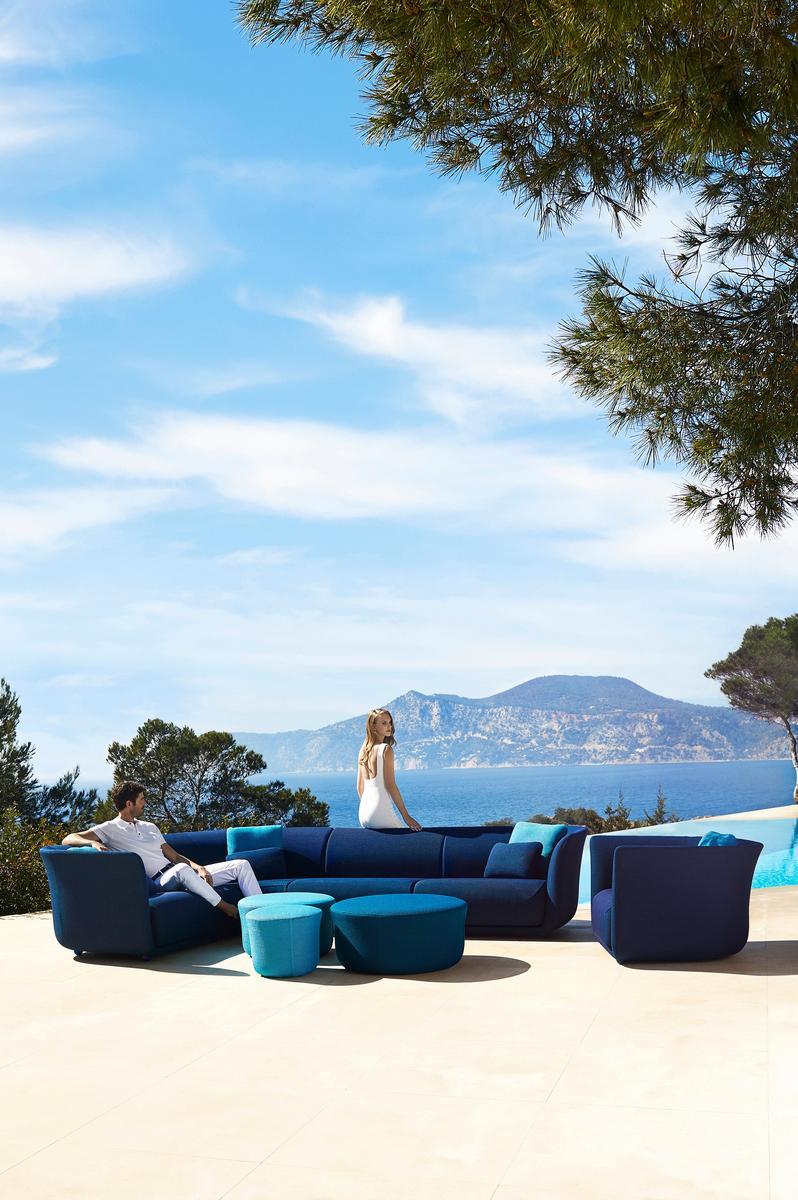 SUAVE Modular fabric garden sofa