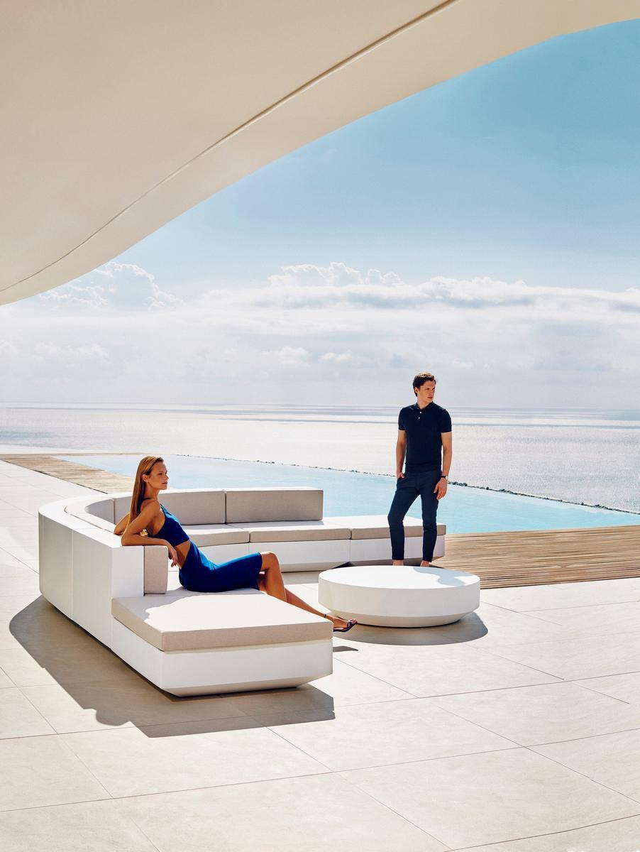 VELA Sectional curved polyethylene sofa