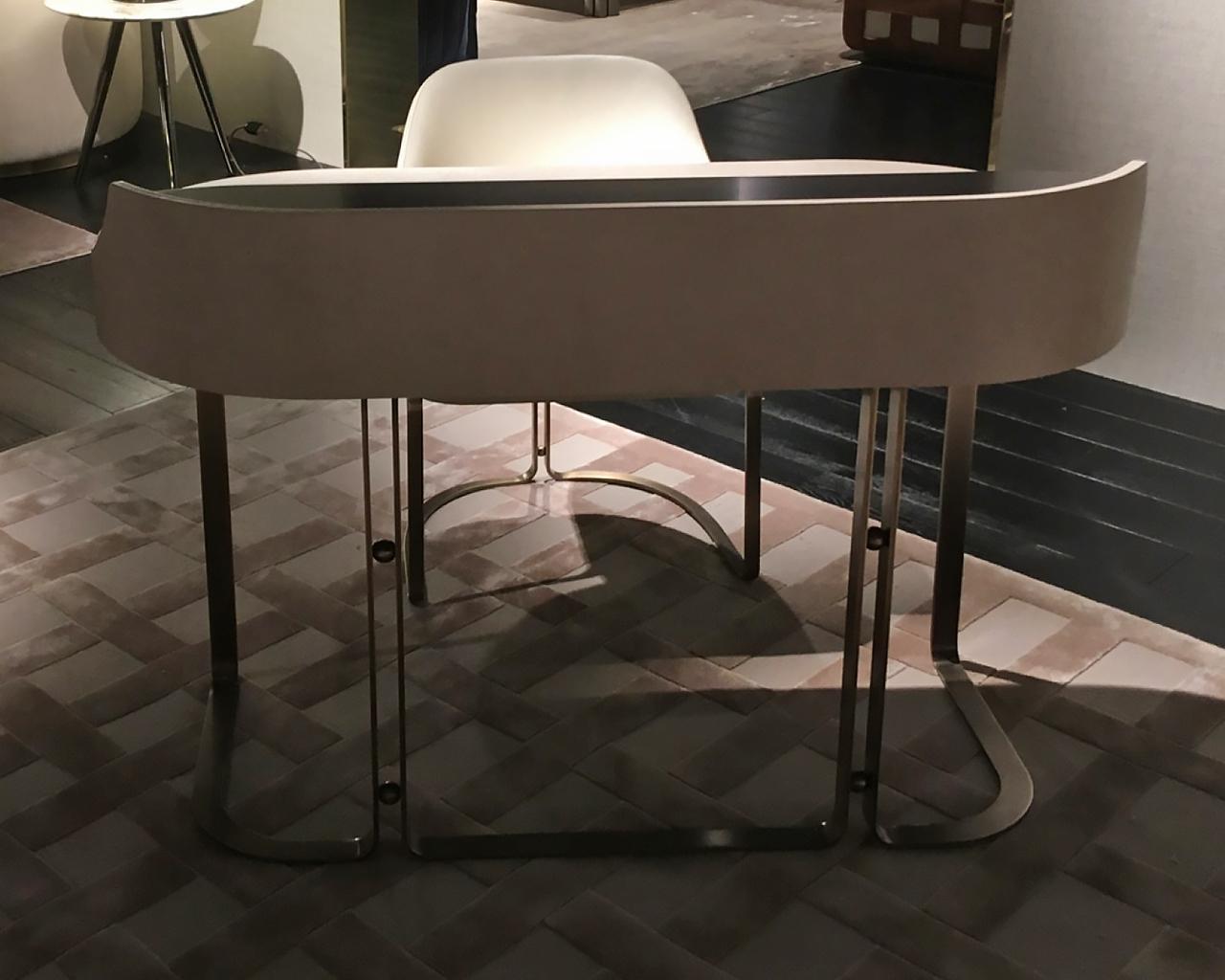 ROMA Ebony writing desk in a classic style with drawers