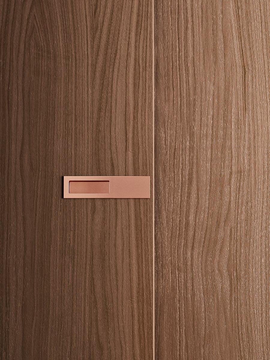 ICONA Lacquered wooden wardrobe with sliding doors