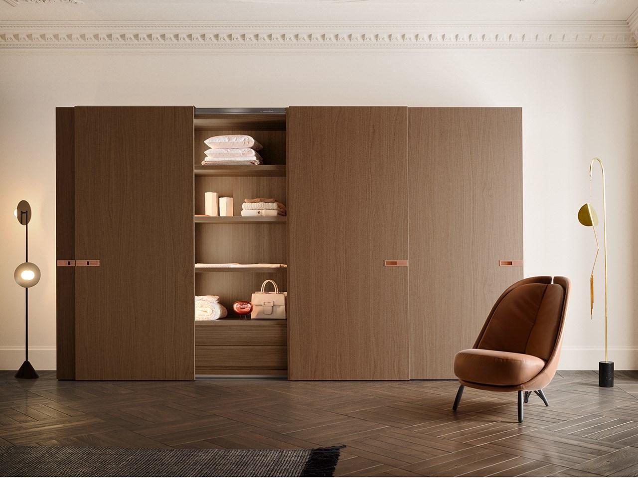 ICONA Lacquered wooden wardrobe with sliding doors