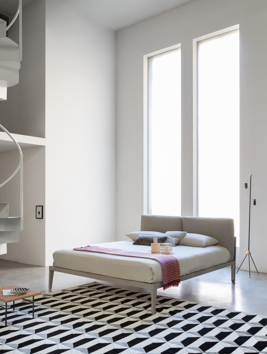 MOGLIE E MARITO Double bed with upholstered headboard