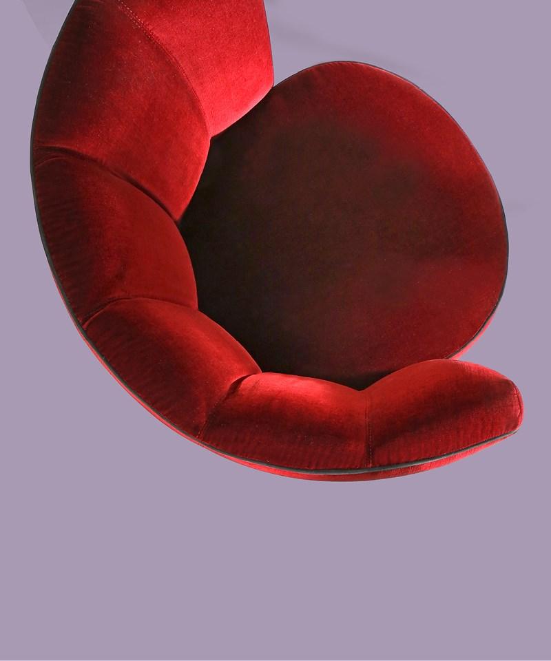 DIVA Upholstered velvet easy chair