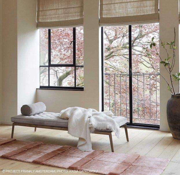 MAGI Tufted leather day bed