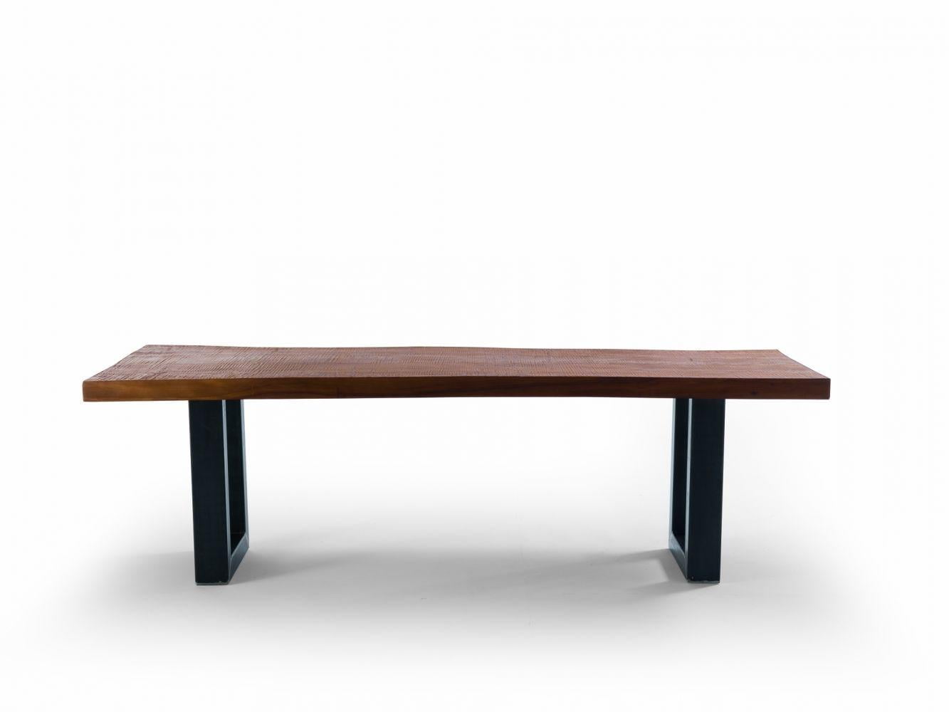 AUCKLAND Solid wood table