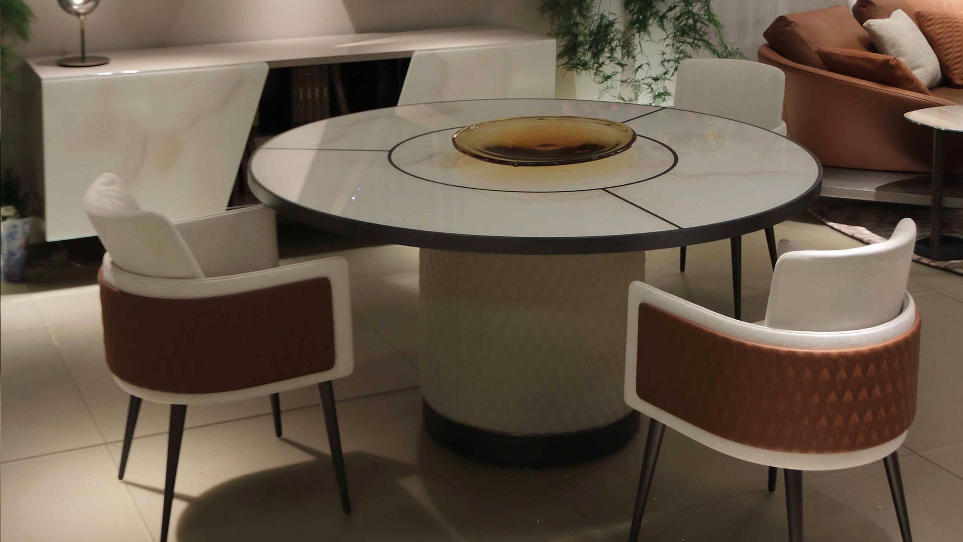 SIGNORE DEGLI ANELLI Round glass dining table