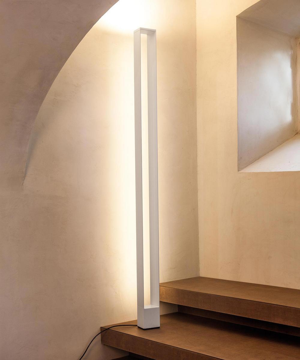 TRU LED indirect light aluminium floor lamp