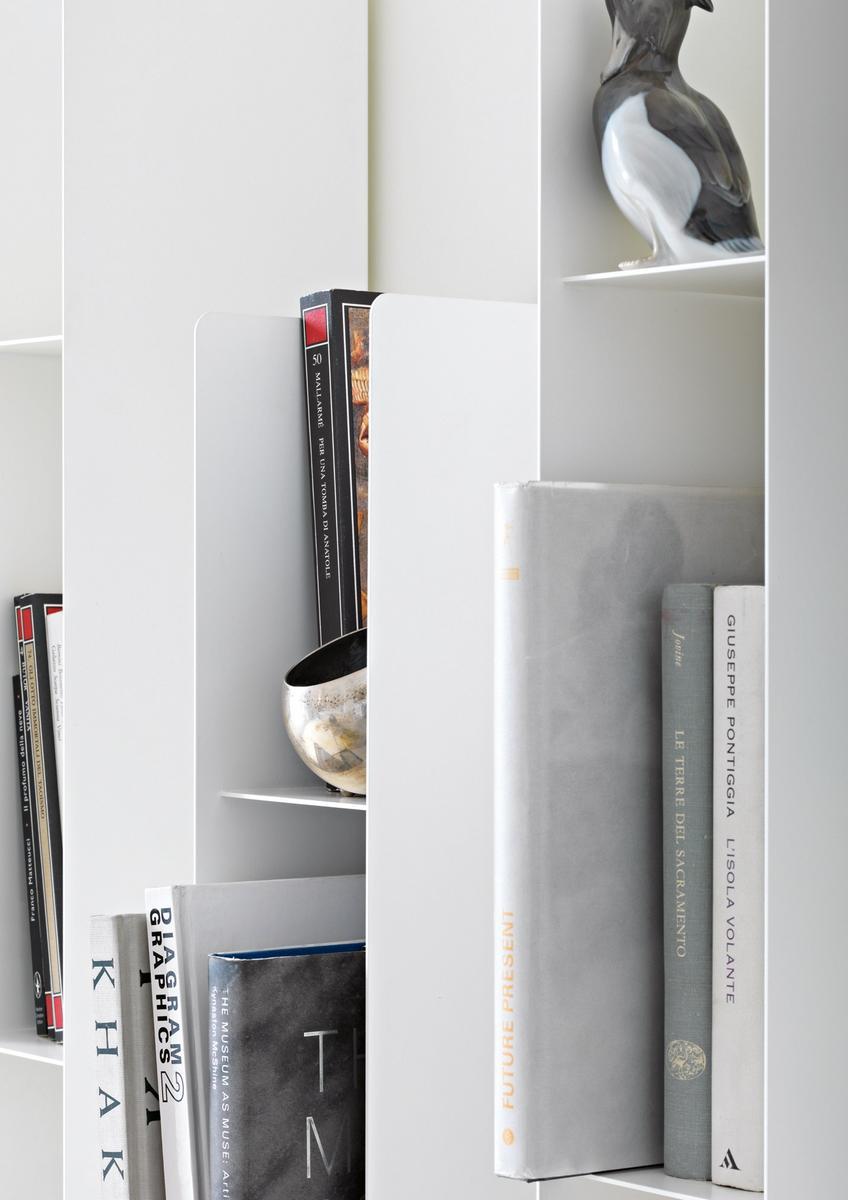 KOALA Modular floating metal bookcase